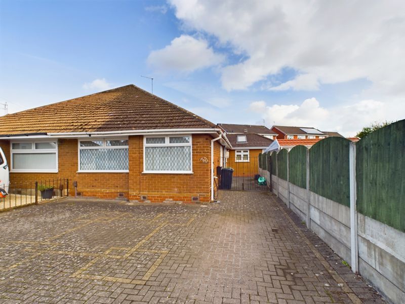 2 bed semidetached bungalow for sale in Attwood Street, Halesowen B63