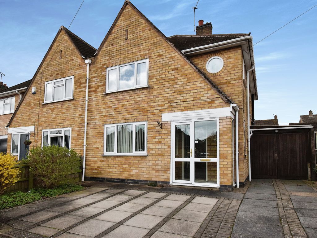 3 bed semidetached house for sale in Lyngate Avenue, Birstall