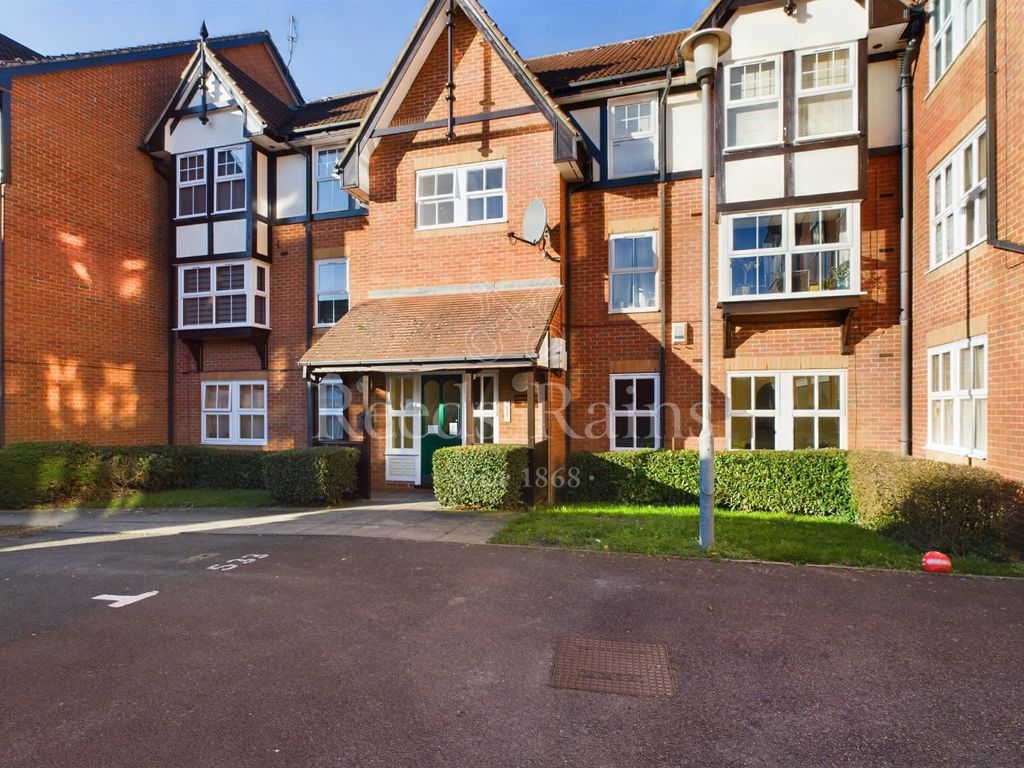 1 bed flat to rent in Grange Crescent, Dartford, Kent DA2, £1,350 pcm ...