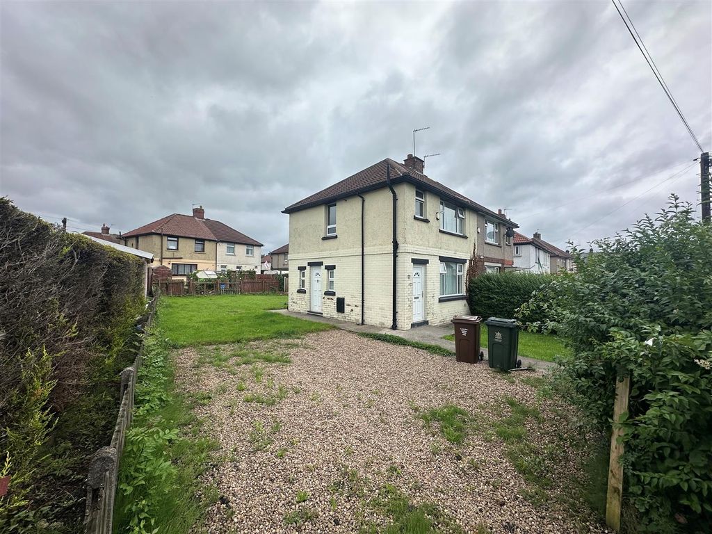 3 bed property to rent in Gwynne Avenue, Thornbury, Bradford BD3, £895