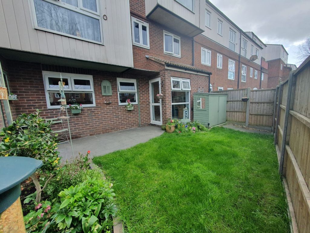 1 bed flat for sale in Cottington Road, Hanworth, Feltham TW13 Zoopla
