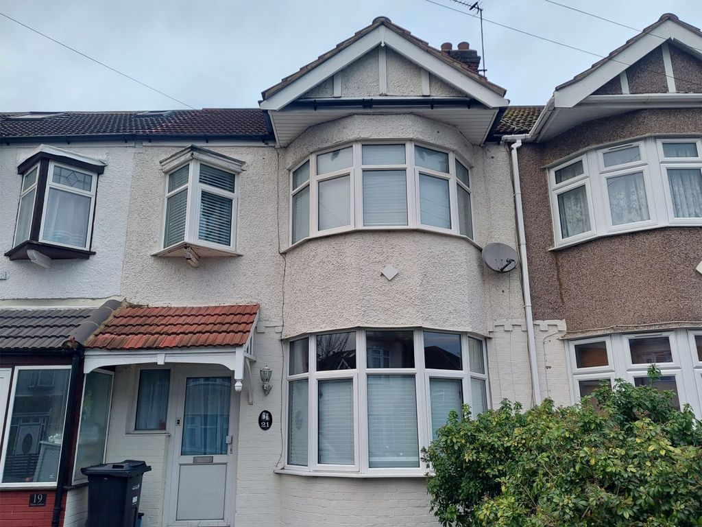 3 bed terraced house for sale in Elstree Gardens, Ilford IG1, £525,000 Zoopla
