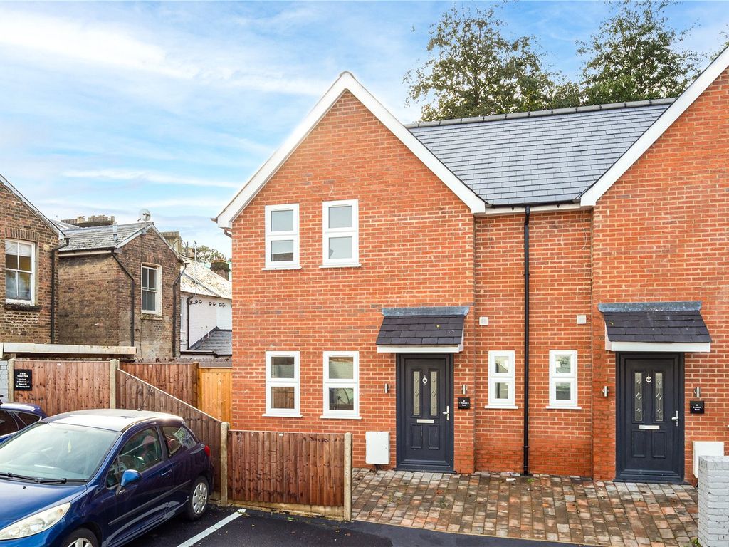 New home, 3 bed semidetached house for sale in Crescent Road