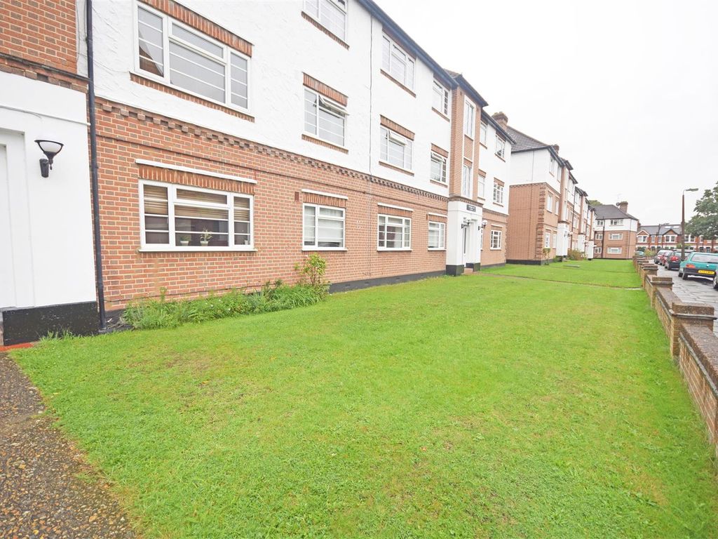 2 bed flat to rent in Churchview Road, Twickenham TW2, £1,650 pcm Zoopla