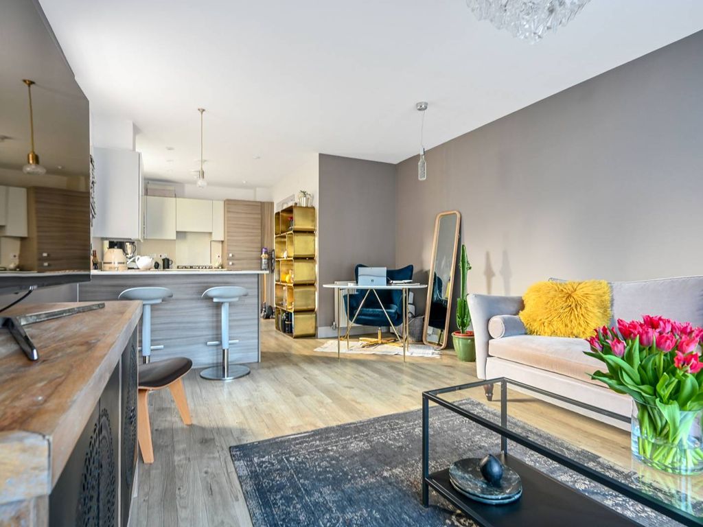 1 bed flat for sale in Portland Place, Thames Ditton KT7 Zoopla