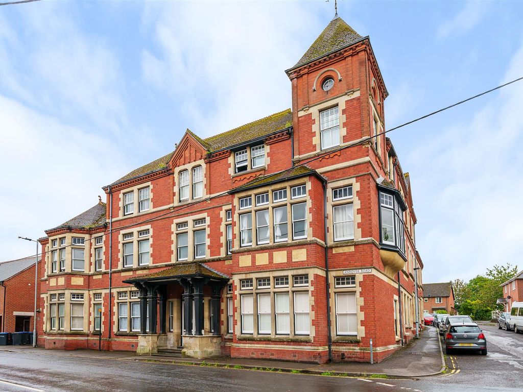 2 bed flat for sale in Andover Road, Ludgershall, Andover SP11 Zoopla