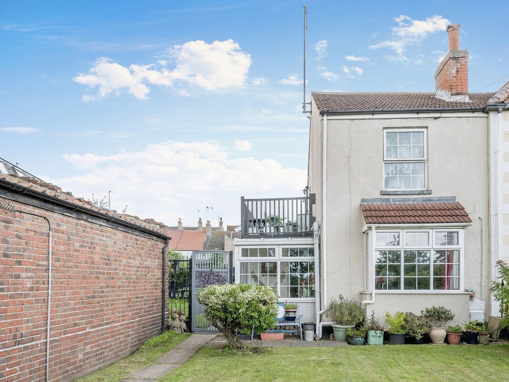 2 bed semidetached house for sale in Pavilion Road, Gorleston, Great