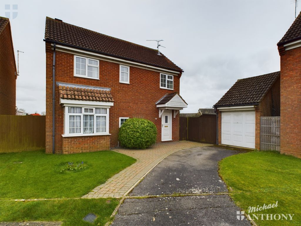 3 bed detached house for sale in Wallace End, Aylesbury