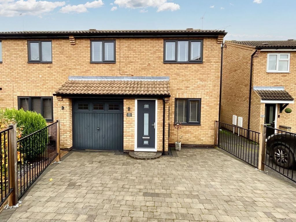 3 bed semidetached house for sale in Saxondale Road, Wigston LE18, £