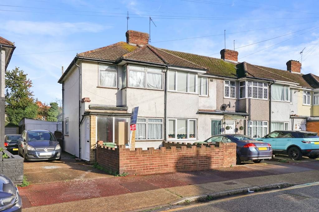 3 bed end terrace house for sale in Third Avenue, Dagenham RM10, £