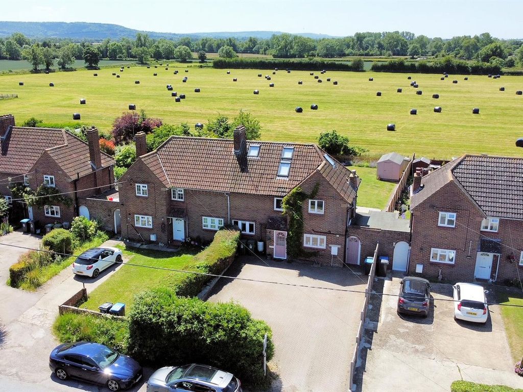 4 bed semidetached house for sale in Tring Road, Long Marston, Tring