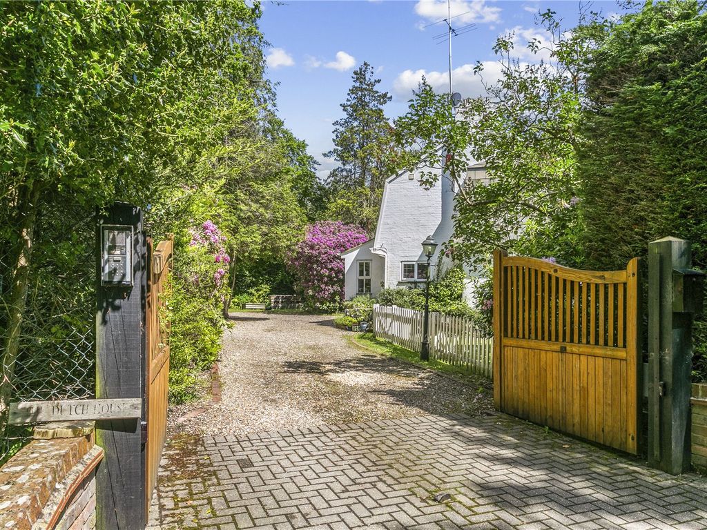 4 bed detached house for sale in Stoke Wood, Stoke Poges, Slough SL2, £