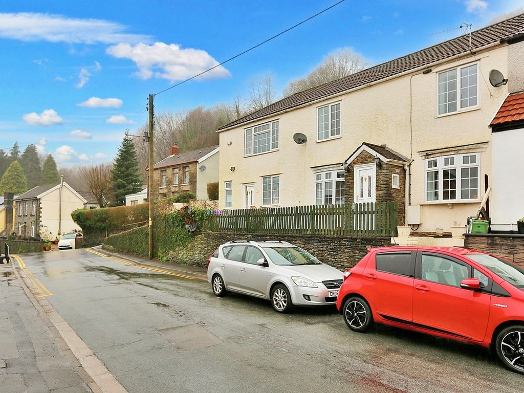 3 bed semidetached house for sale in Pantygraigwen Road, Pontypridd