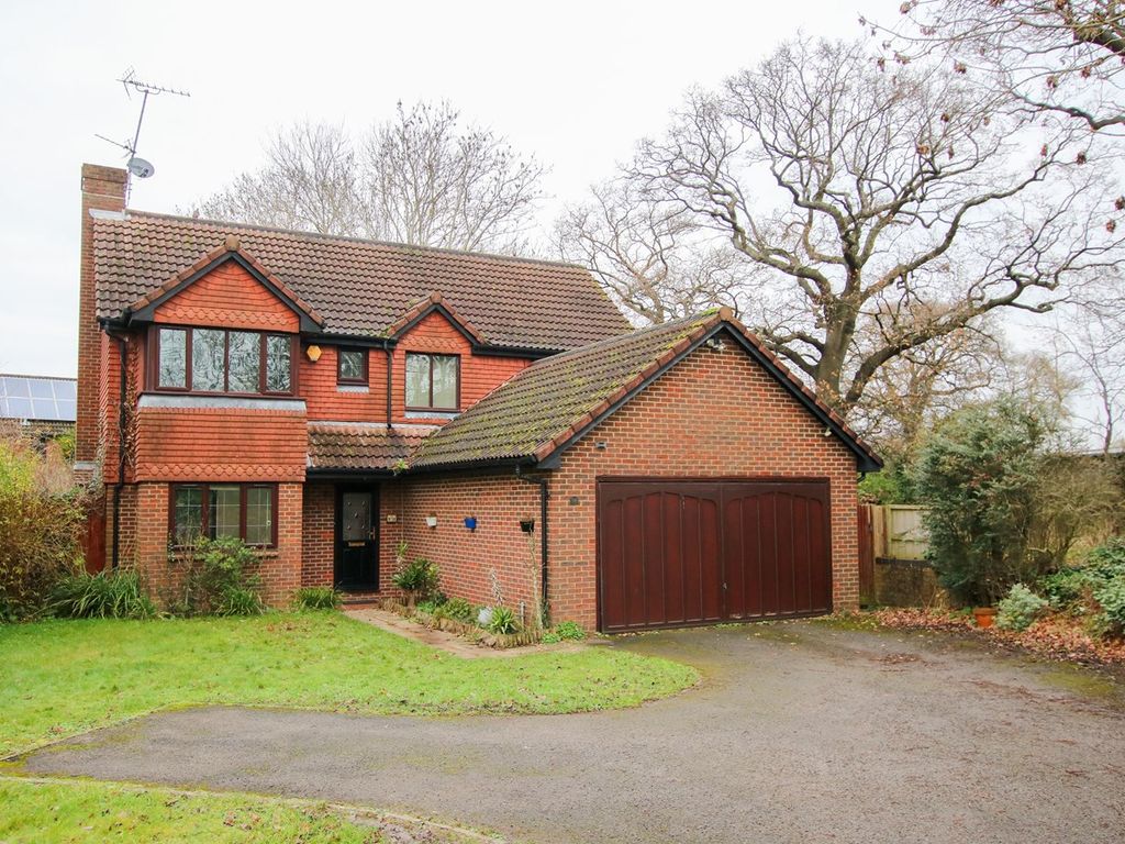 4 bed detached house for sale in Woodward Close, Winnersh, Wokingham