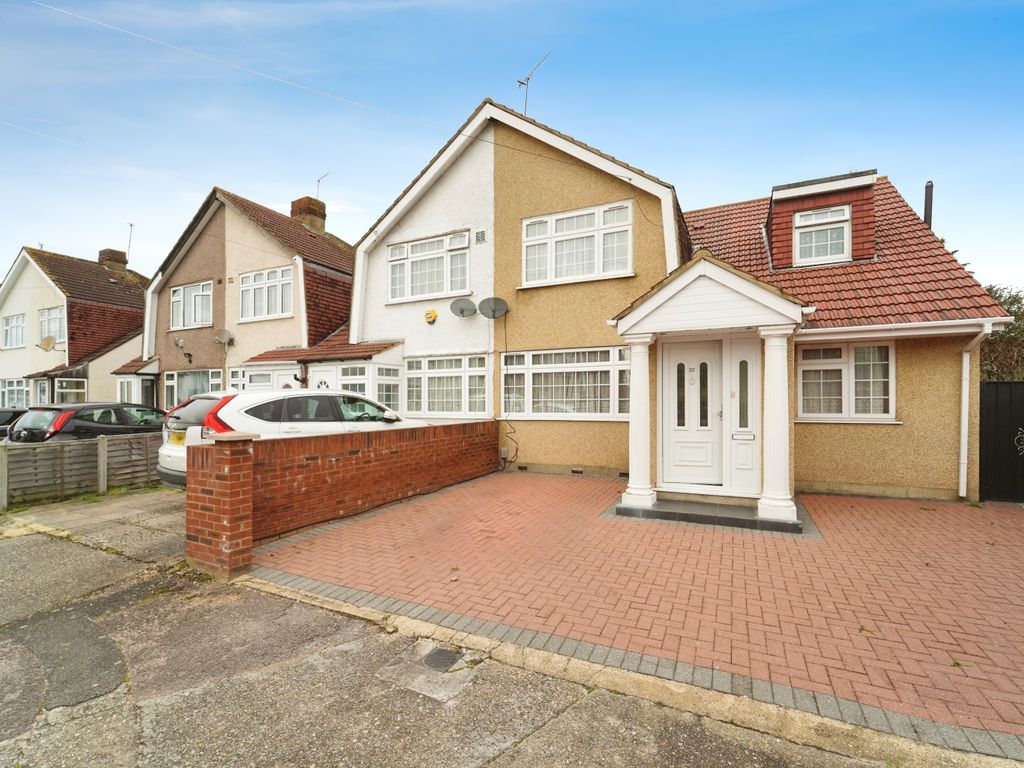 4 bed end terrace house for sale in Windsor Park Road, Hayes UB3, £