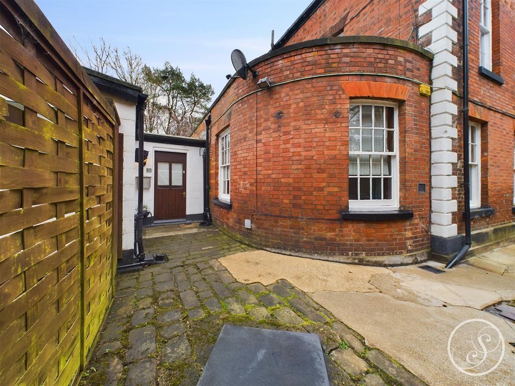 1 bed flat for sale in Allerton Hall, Wensley Drive, Leeds LS7, £