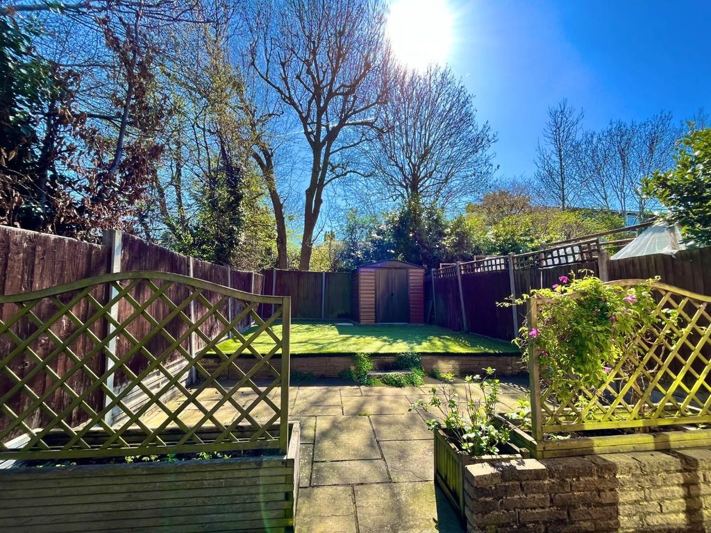 2 bed to rent in Gladeside, Winchmore Hill N21 Zoopla