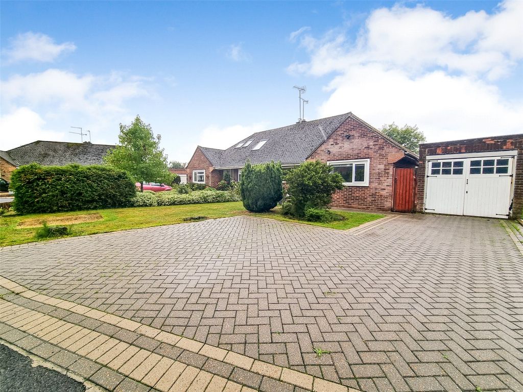 2 bed bungalow for sale in Priors Court, Ash, Surrey GU12 Zoopla