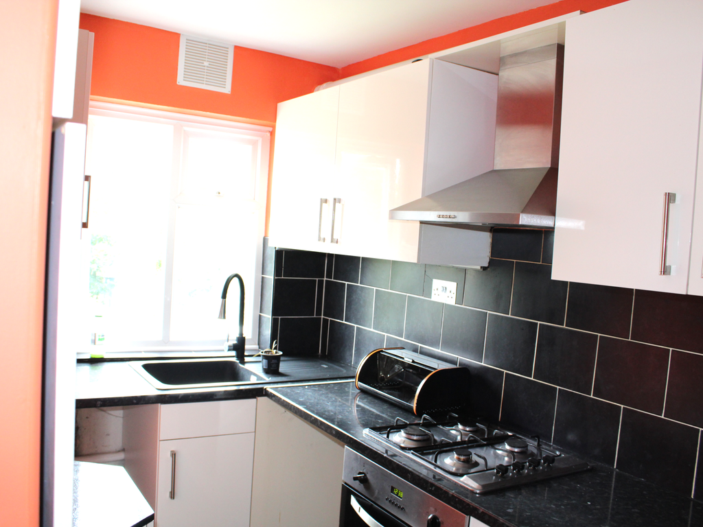 2 bed to rent in Amesbury Road, Feltham TW13 Zoopla