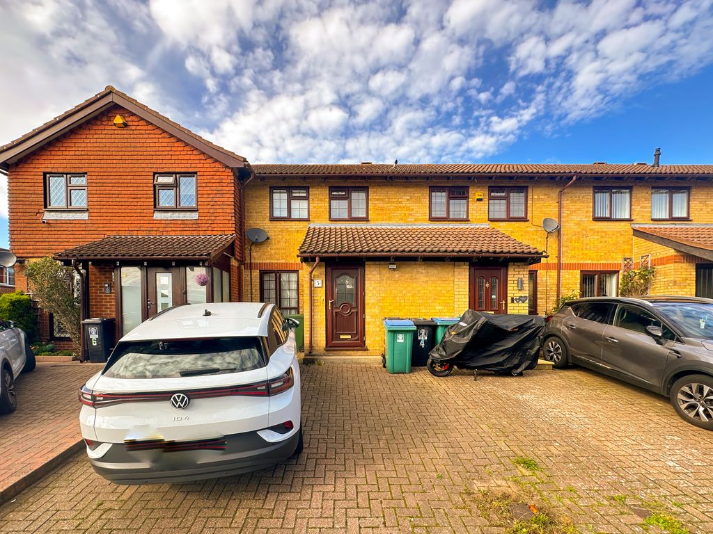 2 bed terraced house to rent in Latimer Close, West Watford, Watford