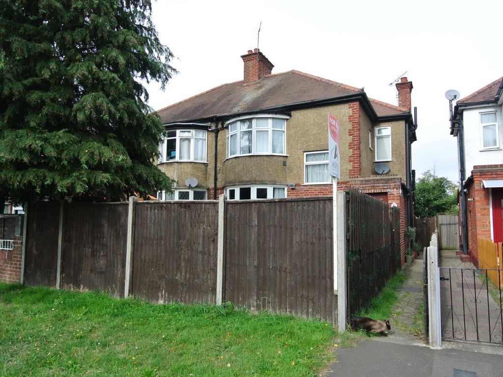 1 bed for sale in Staines Road, Bedfont, Feltham TW14, £