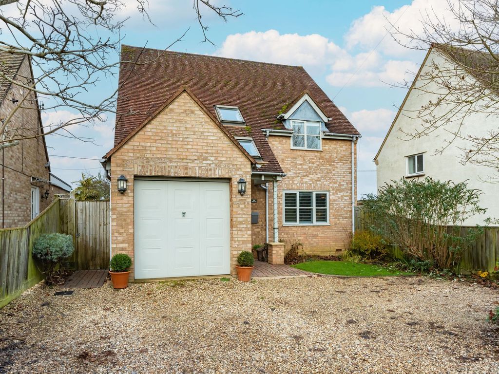 4 bed detached house for sale in Foxwood, Aston OX18, £500,000 Zoopla