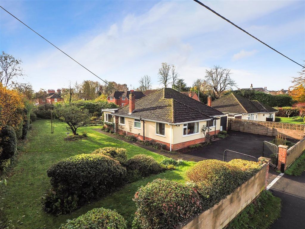3 bed detached bungalow for sale in Bulford Road, Shipton Bellinger, Tidworth SP9 Zoopla