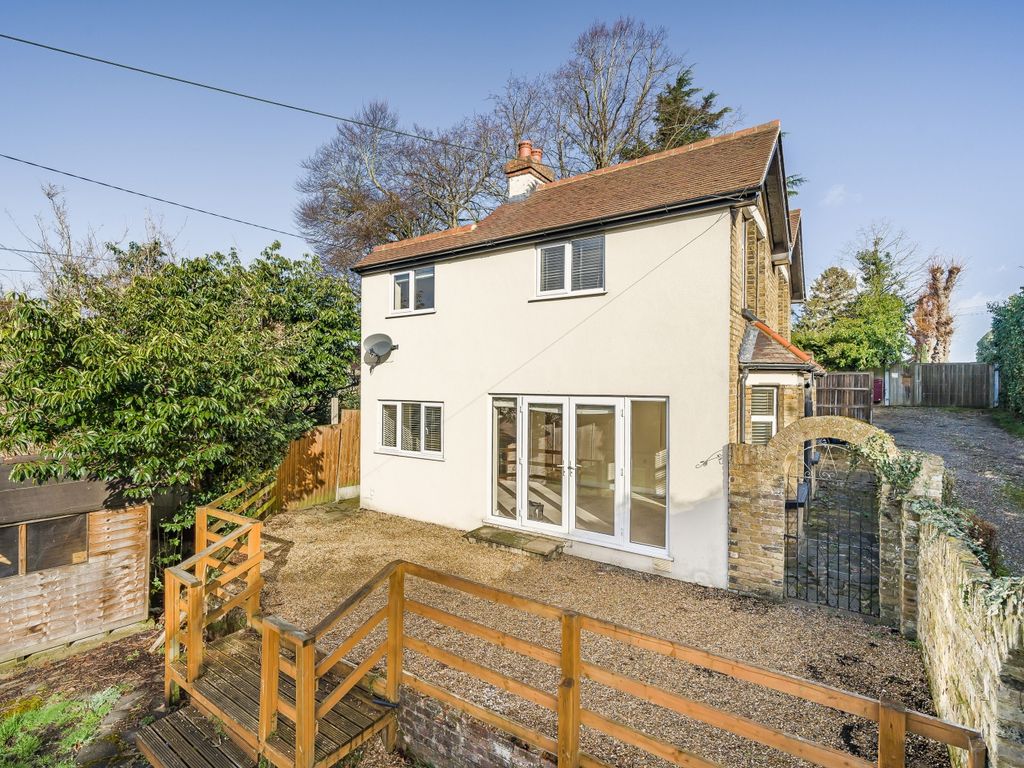 4 bed detached house for sale in Cray Road, Crockenhill, Swanley BR8