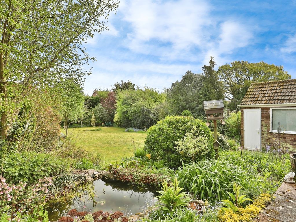 3 bed detached bungalow for sale in Lilian Road, Spixworth, Norwich