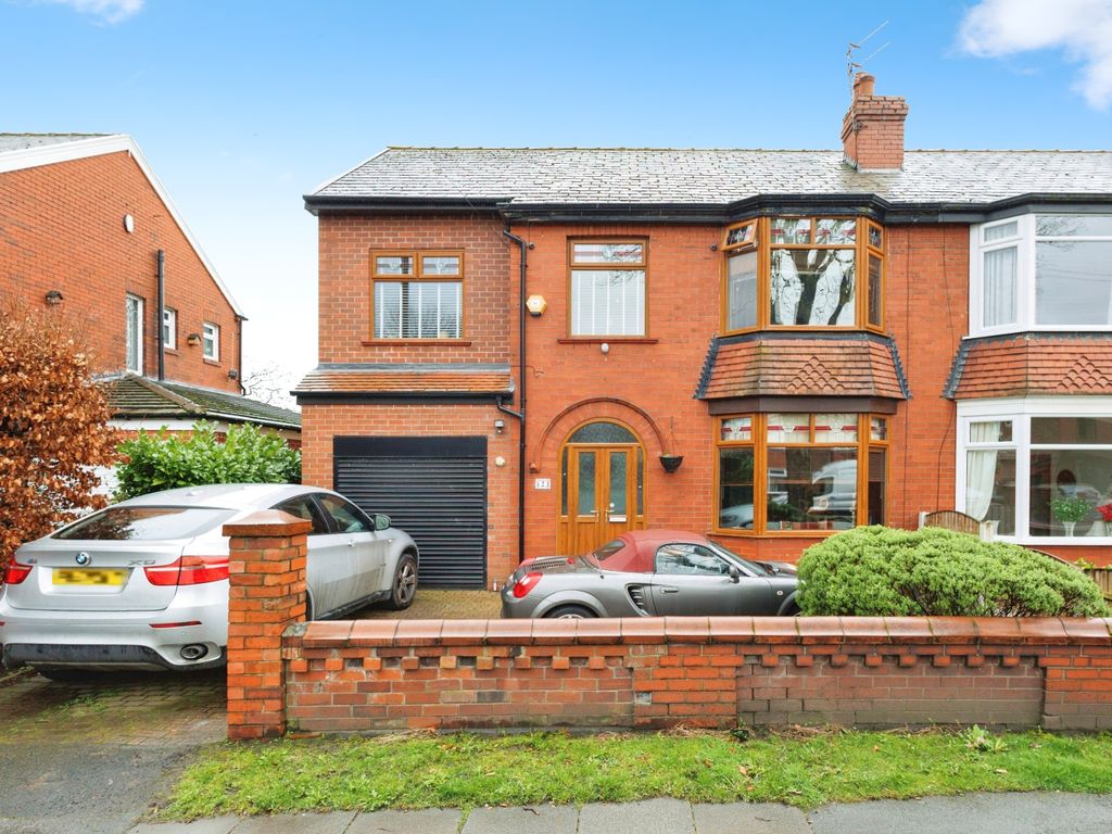 5 bed semidetached house for sale in Stockport Road, Denton