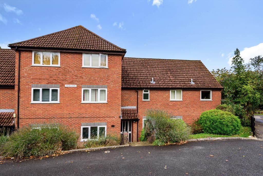2 bed flat for sale in High Buckinghamshire HP13 Zoopla
