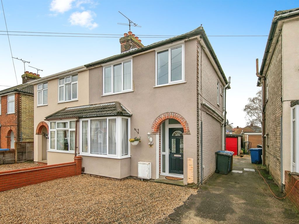 3 bed semidetached house for sale in Gloucester Road, Ipswich IP3, £