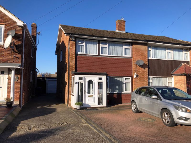 3 bed semidetached house for sale in Weardale Avenue, Dartford DA2, £