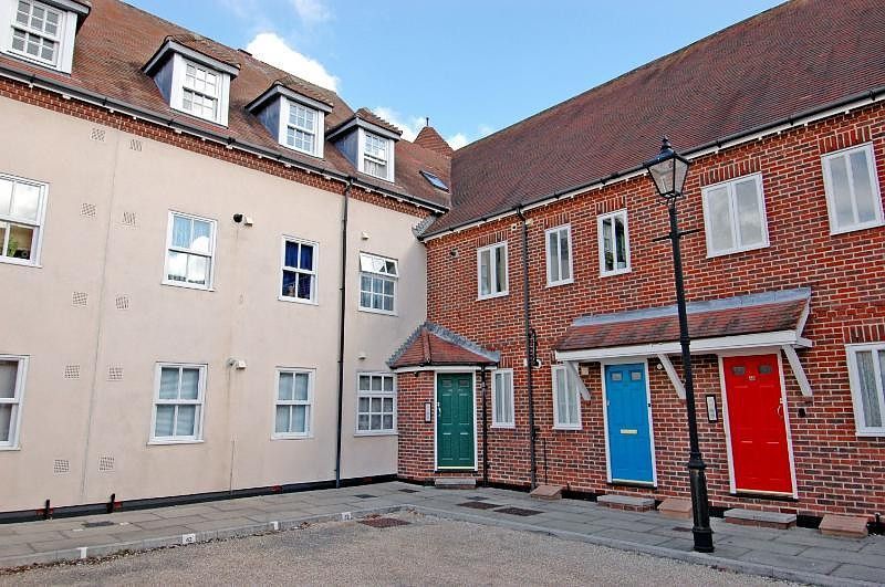 1 bed flat to rent in 11 Peter Weston Place, Chichester, West Sussex