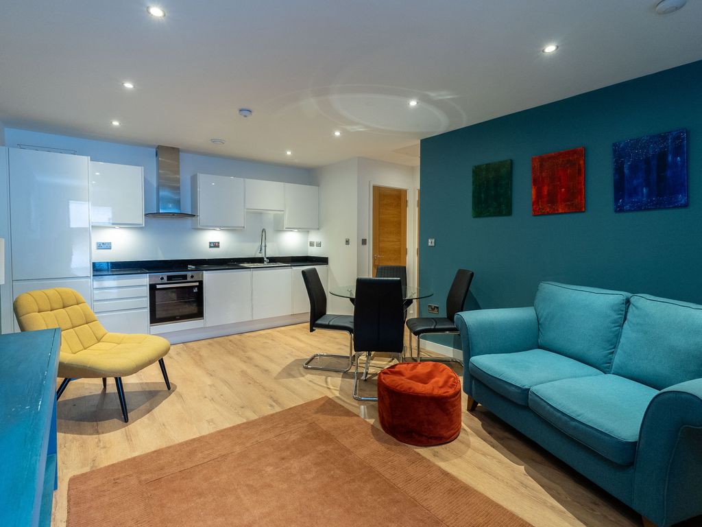 1 bed flat for sale in Deepdene Avenue, Dorking RH5, £290,000 Zoopla