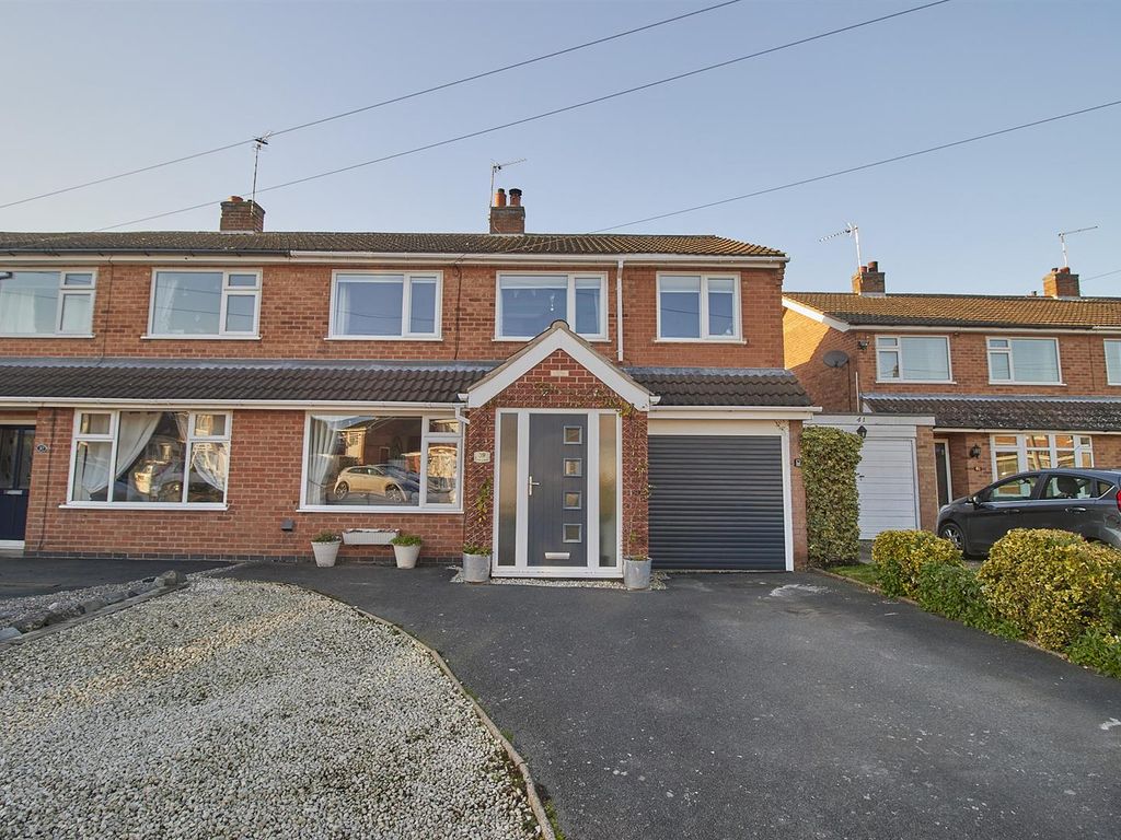 5 bed semidetached house for sale in Hornbeam Road, Newbold Verdon