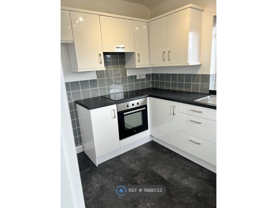 2 bed flat to rent in East Didsbury, Manchester M19, £1,000 pcm Zoopla