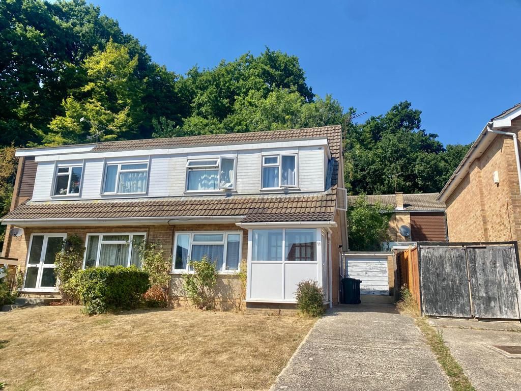 3 bed semidetached house for sale in Fountains Close, Gossops Green