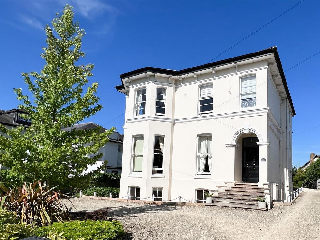 3 bed flat for sale in St. Stephens Road, Cheltenham GL51, £335,000