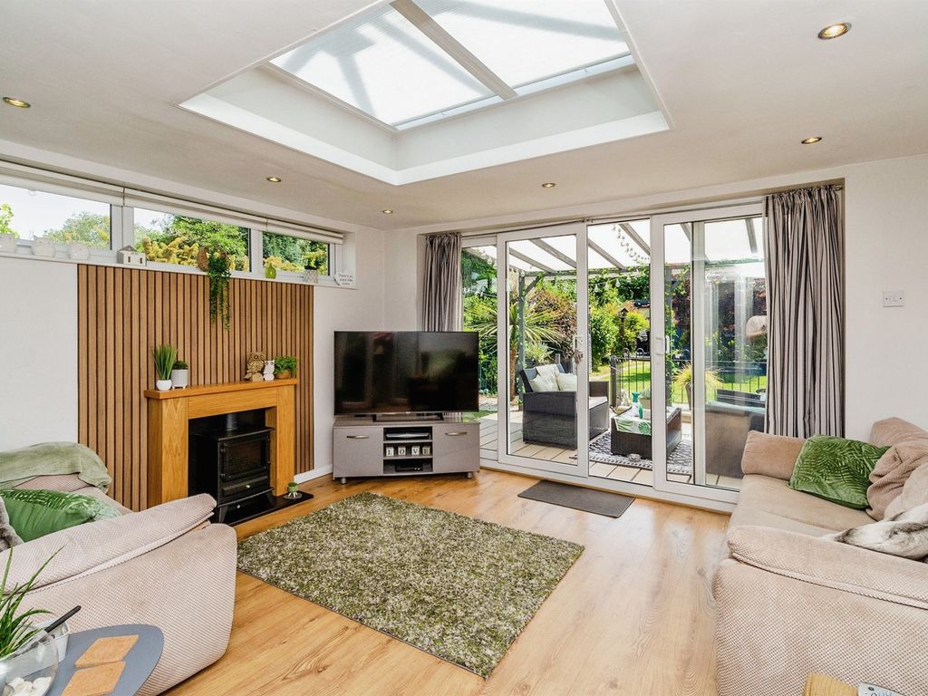 3 bed detached bungalow for sale in Horseley Road, Tipton DY4, £260,000