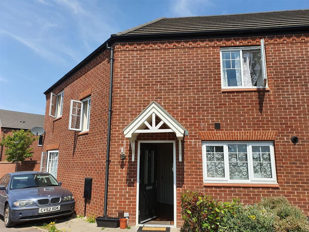 3 bed semidetached house for sale in New Meadow Close, Shirley