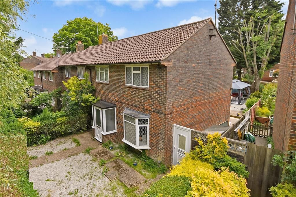 3 bed end terrace house for sale in Arundel Close, Pound Hill, Crawley