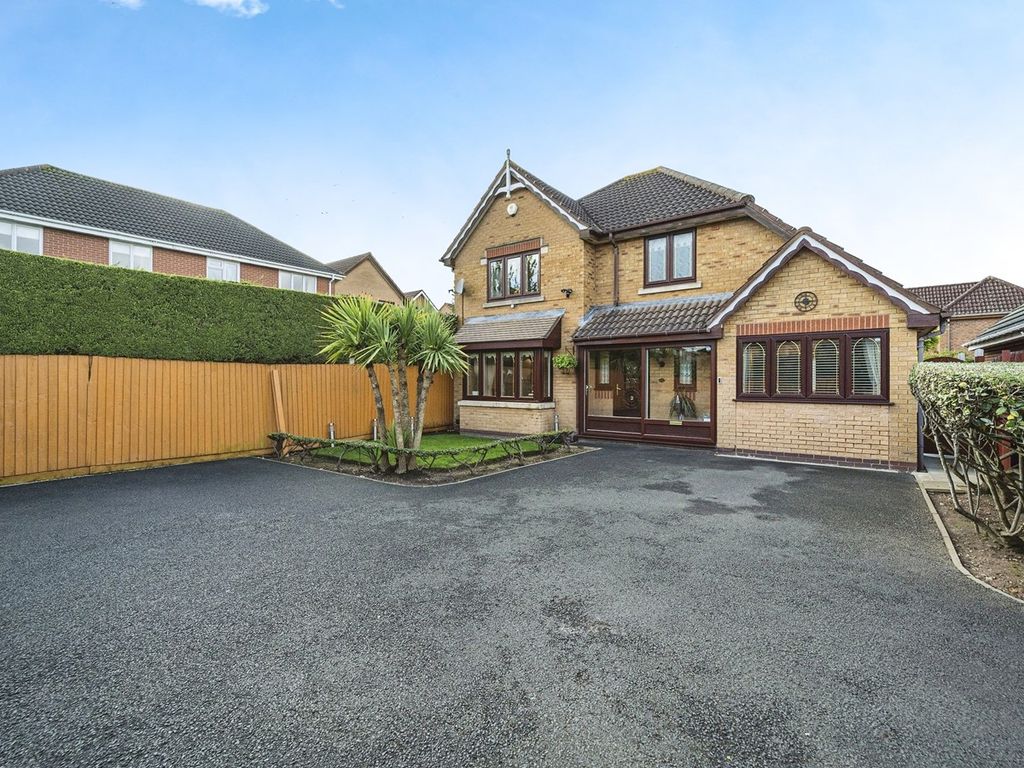 5 bed detached house for sale in Standbridge Way, Tipton DY4, £390,000