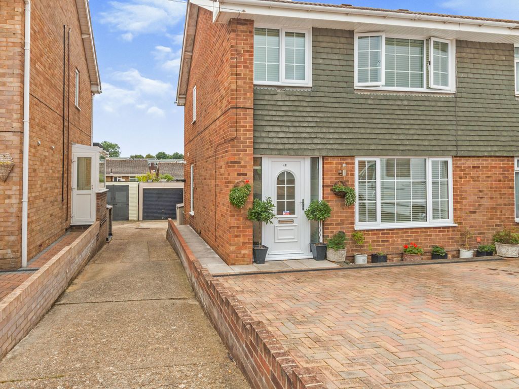 3 bed semidetached house for sale in Cooper Road, Newport PO30 Zoopla