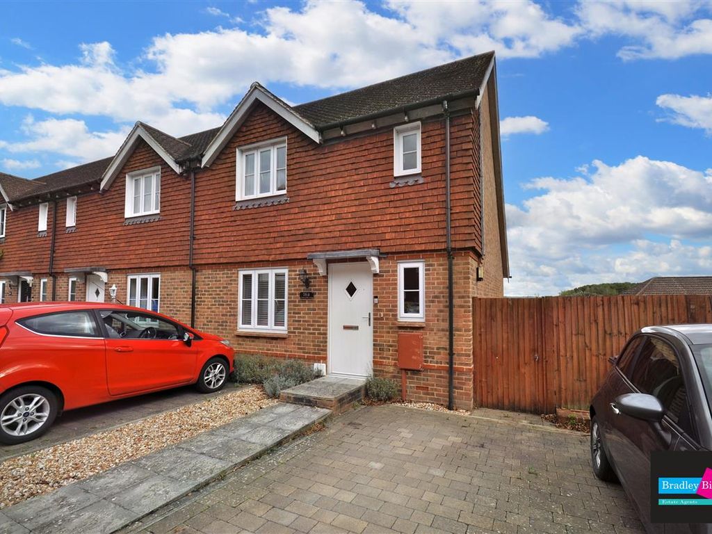 3 bed town house for sale in Greenfields Lane, Singleton, Ashford, Kent