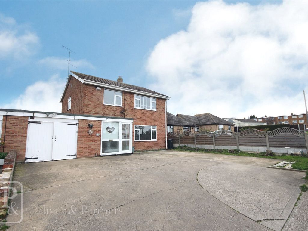 3 bed detached house for sale in Jaywick Lane, Jaywick, ClactonOnSea