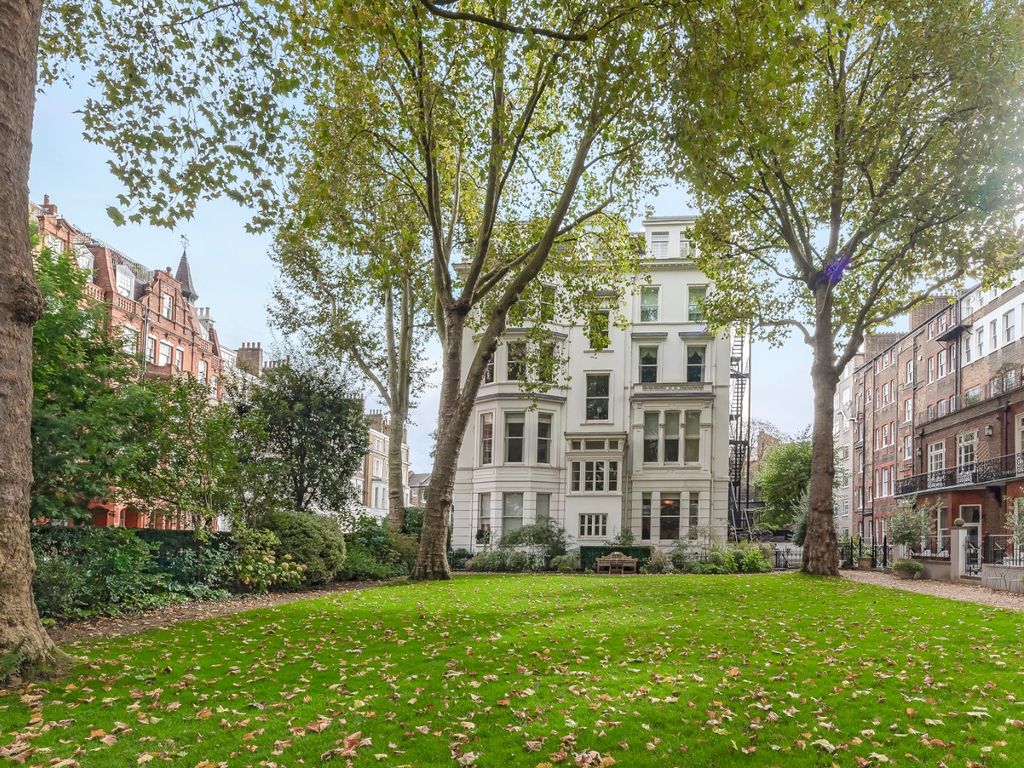 Bina Gardens, South Kensington, London SW5