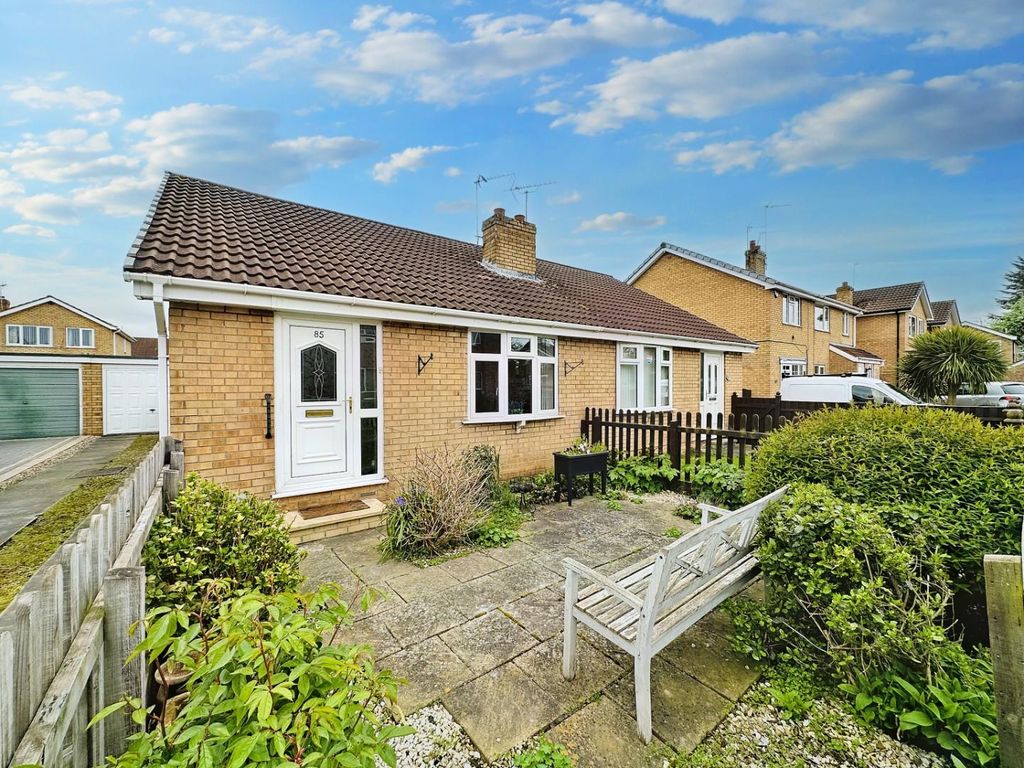 2 bed semidetached bungalow for sale in Pinfold Avenue, Sherburn In Elmet, Leeds LS25 Zoopla
