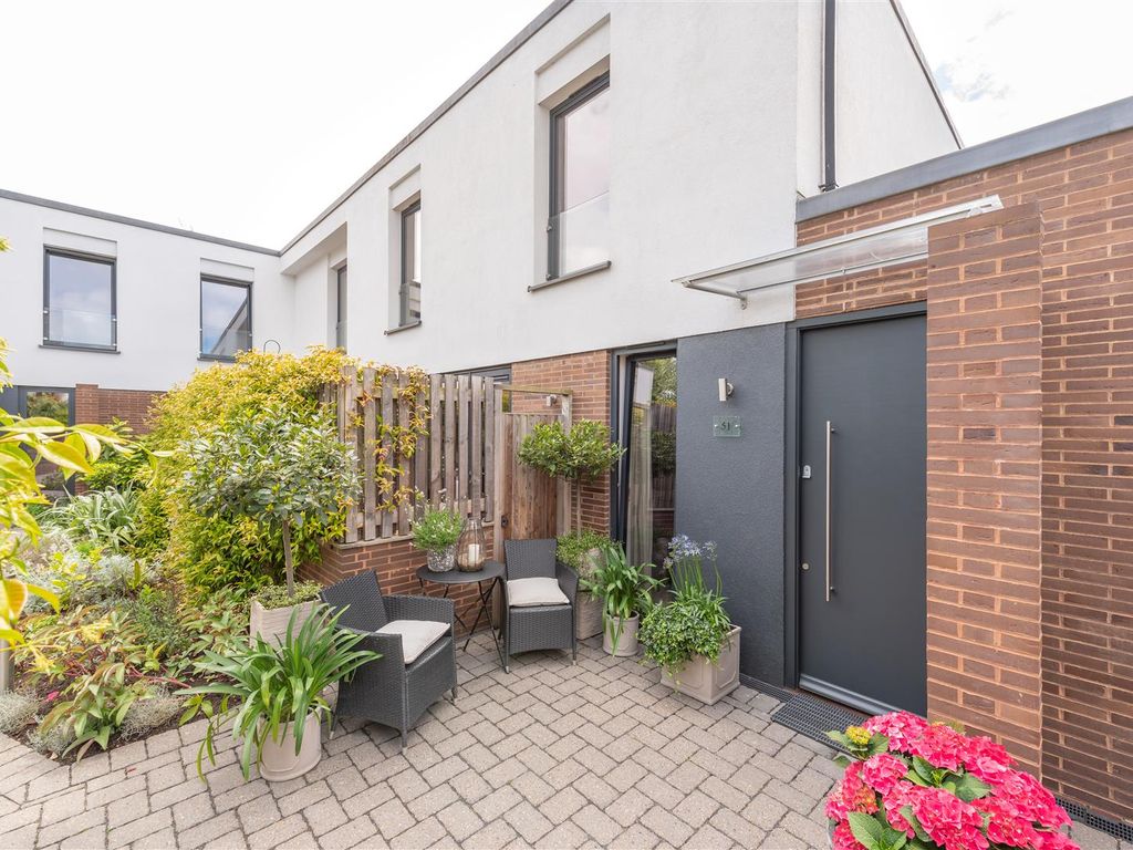 2 bed end terrace house for sale in Elmgrove Road, Weybridge KT13 Zoopla