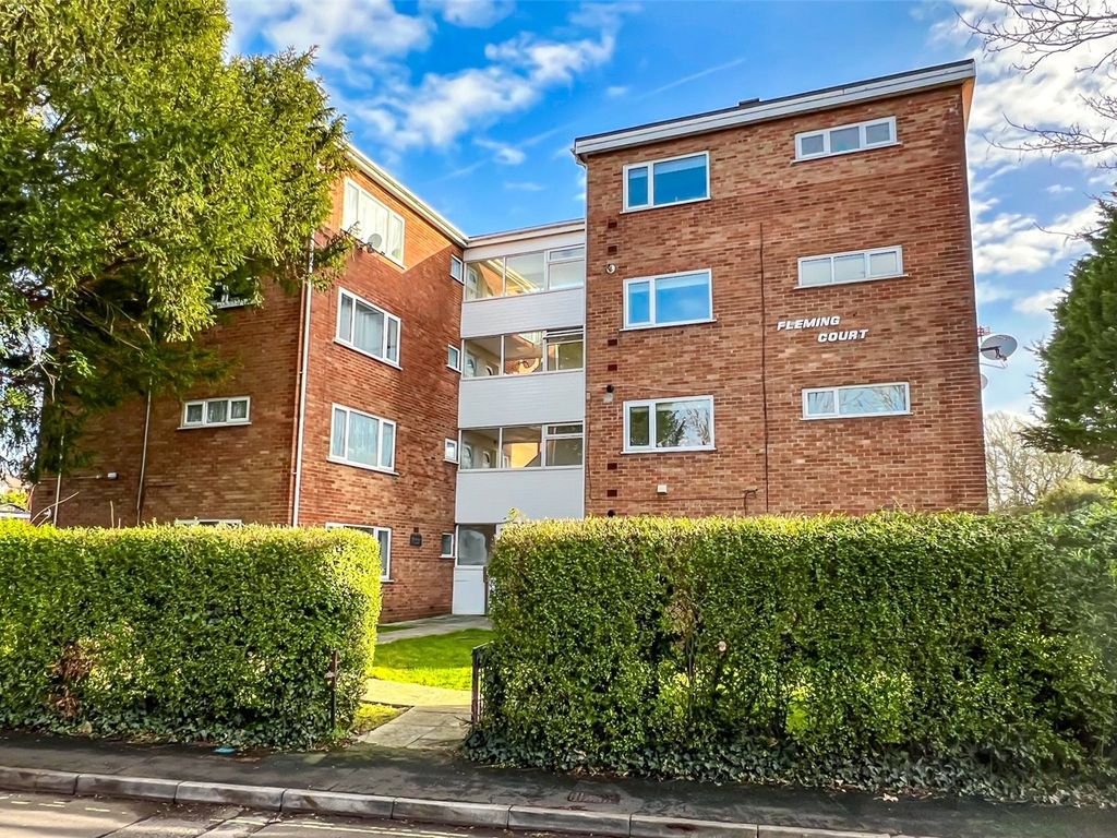 2 bed flat for sale in Fleming Court, Weston Grove Road, Southampton